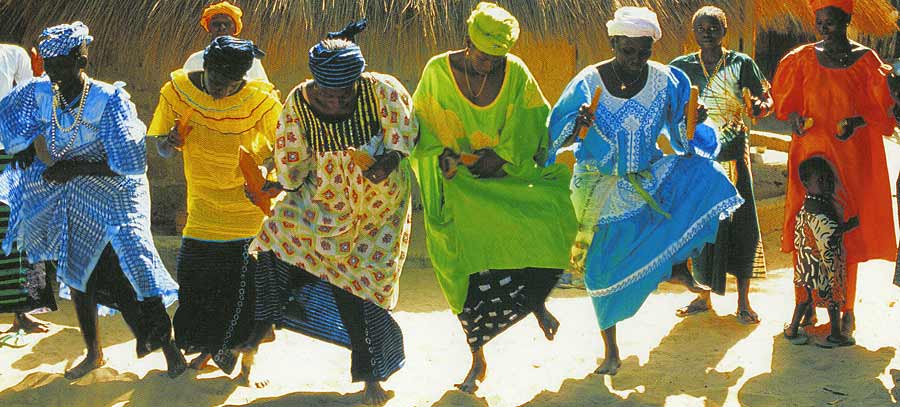 Tanzende afrikanische Frauen: Ghata - Hellsichtiges Medium - Afrikanische Wurzeln